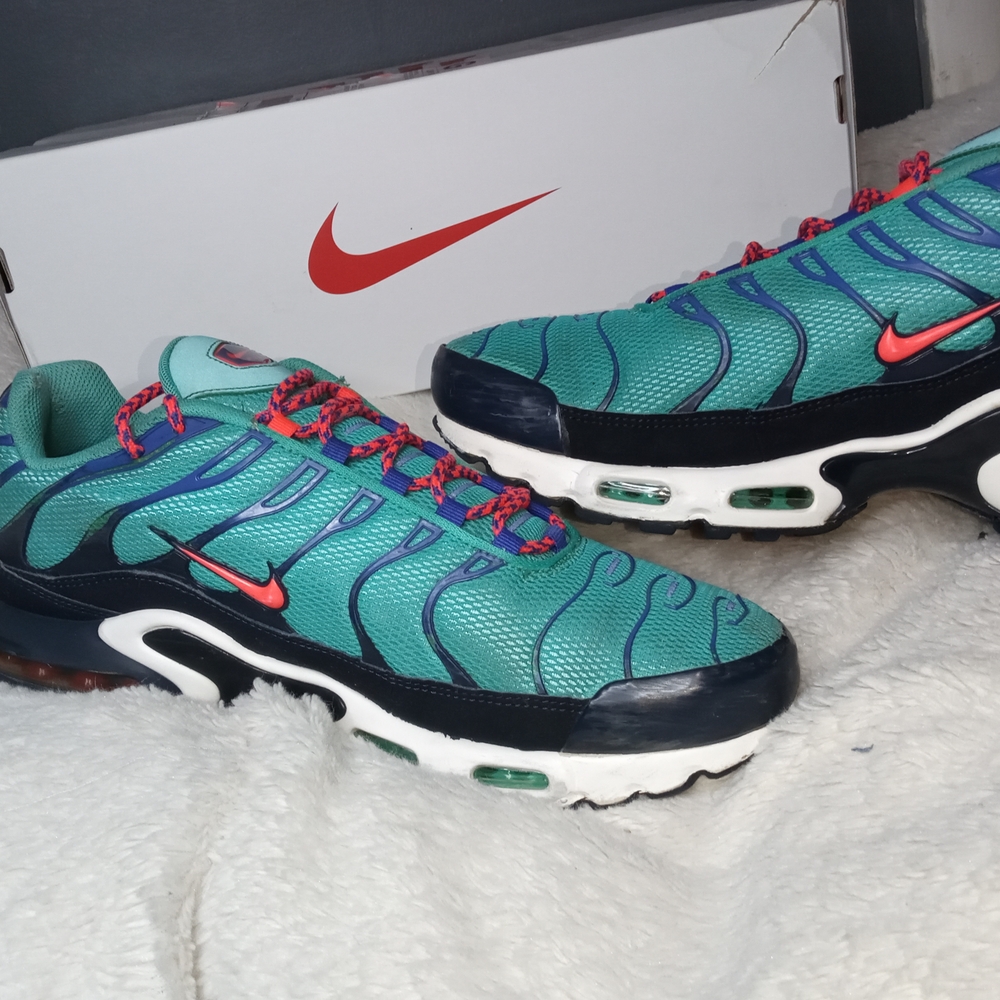 Nike Air Max Plus "Discover Your Air" Tuned Air, Men's Teal and Black Sneakers